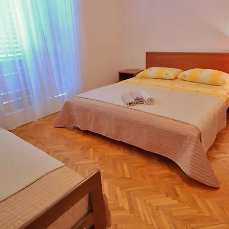 Iko * Omiš