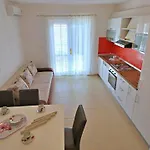 Iko Daire Omiš